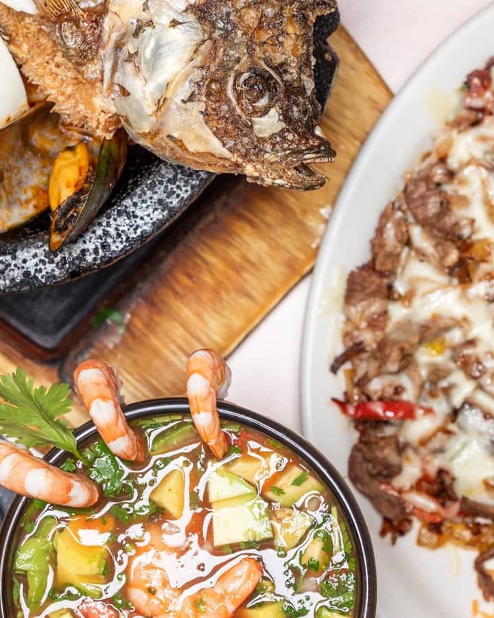 Molcajete de mariscos and alambre plate